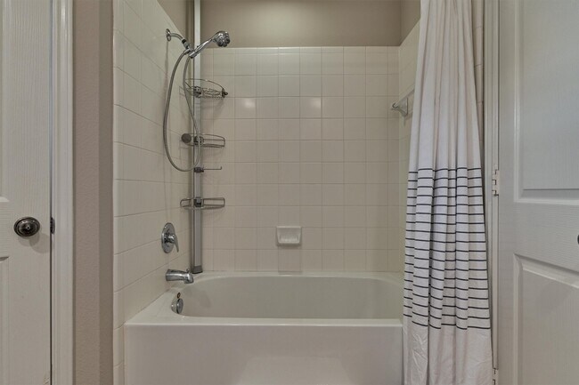 Building Photo - 83 Woodlily Pl
