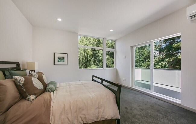 Building Photo - 3516 NE 87th St