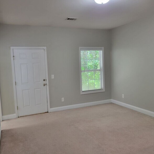 Building Photo - 114 Lakeview Estates Dr