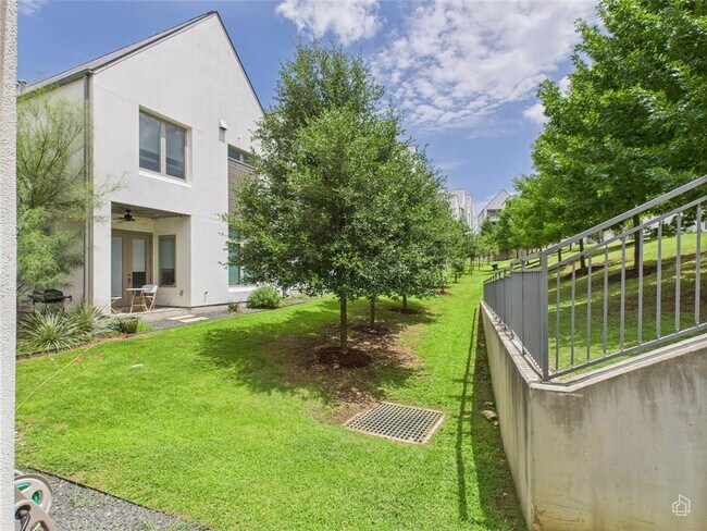 Building Photo - 3306 Cantwell Ln