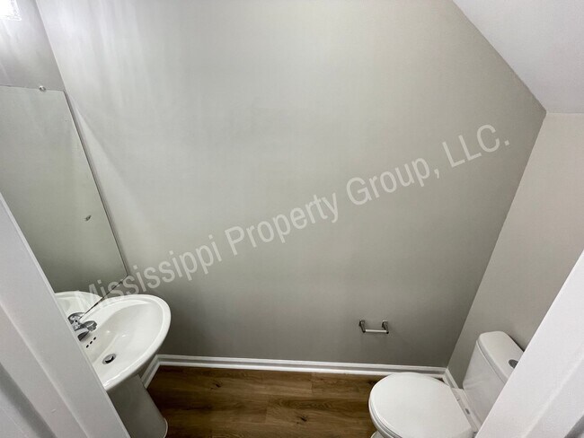Building Photo - 517 Olive Branch Way