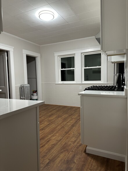 Building Photo - 99 Wellsmere Rd