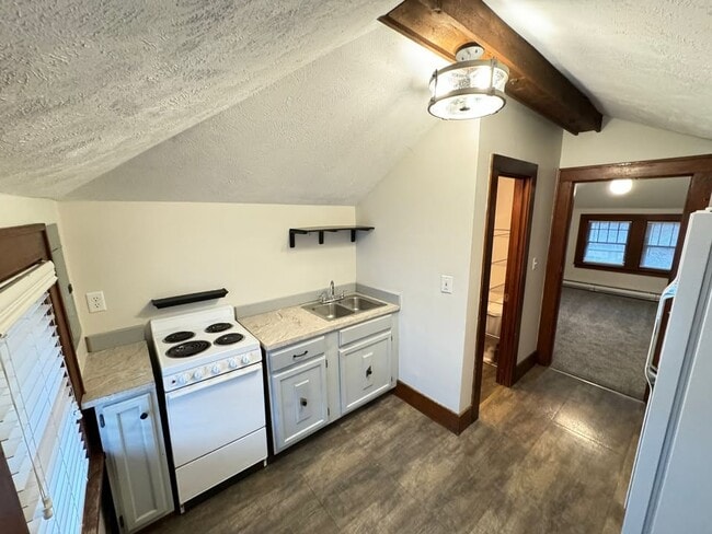 Building Photo - 1004 B St