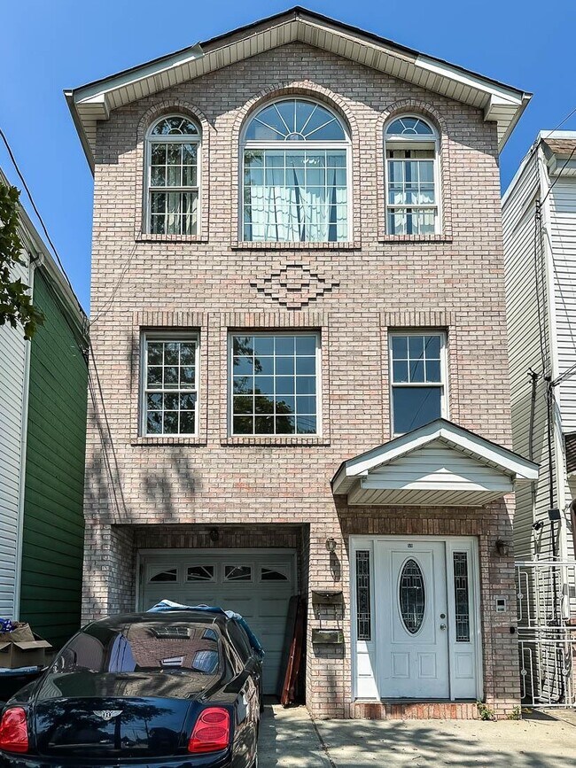 Primary Photo - 59 Nelson Ave
