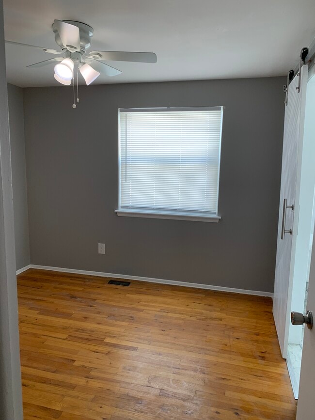 Building Photo - 2431 Shadowood Dr