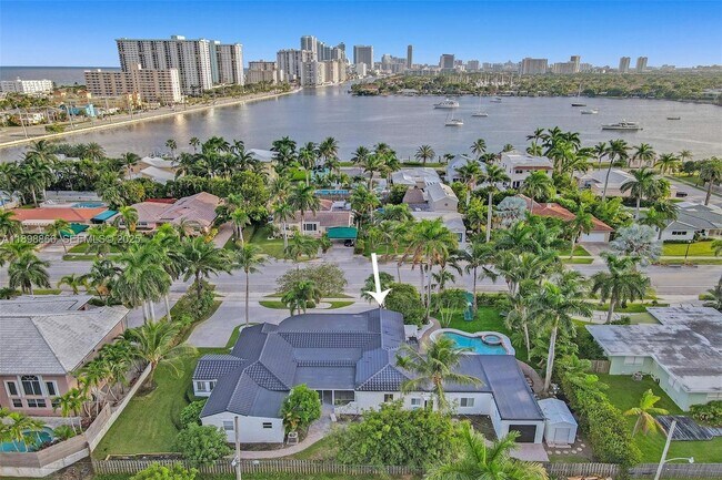 Building Photo - 725 Harrison St