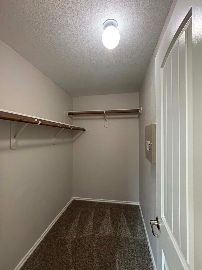 Building Photo - 1707 Hickory Burl Ln