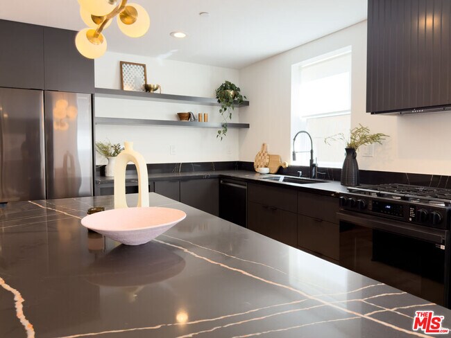 Building Photo - 2220 1/2 Aaron St