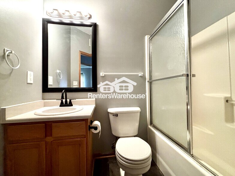 Building Photo - 950 67th St