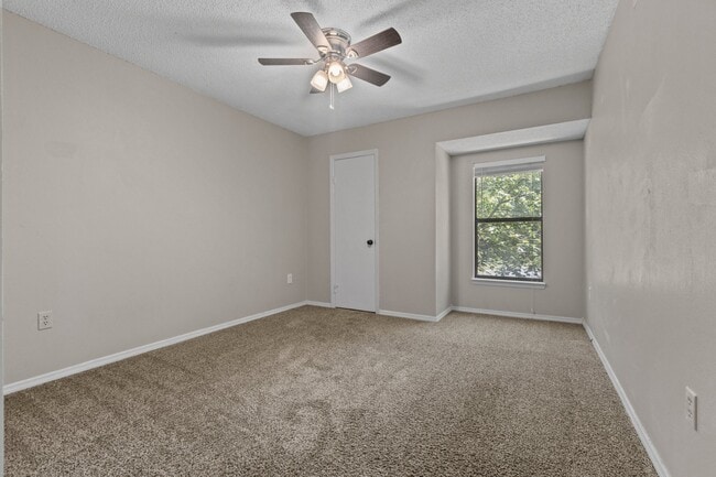 Building Photo - 5 Rocky Top Cove