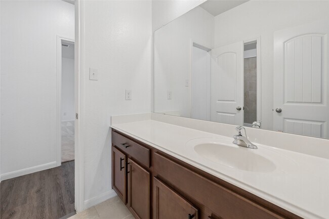 Building Photo - 2111 Levant Ln