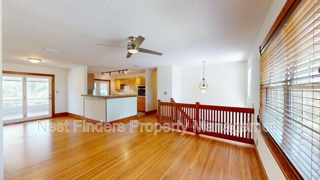 Building Photo - 552 Seagate Ave