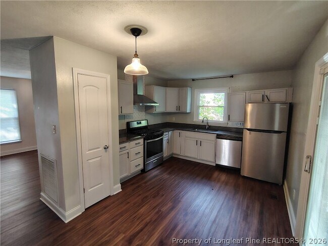 Building Photo - 515 Farmview Dr