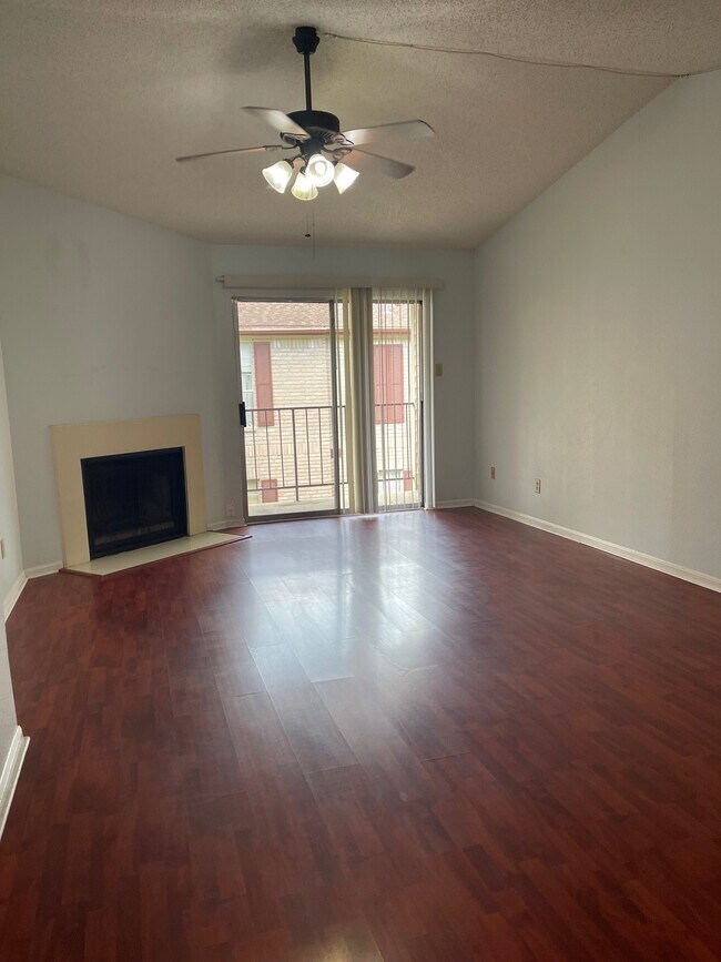 Building Photo - 2120 El Paseo St
