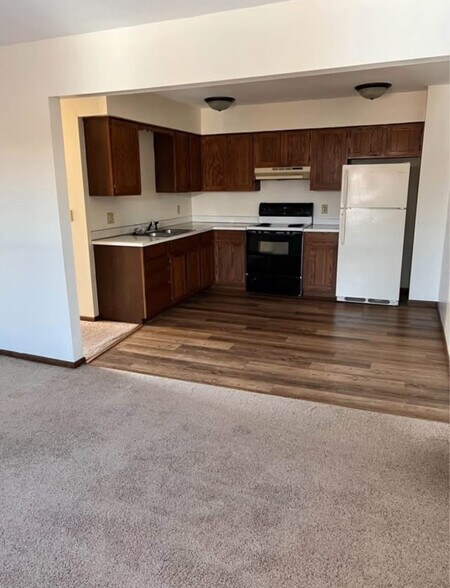 Primary Photo - 675 Laura St