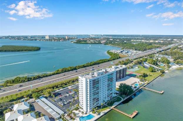 Building Photo - 7200 Sunshine Skyway Ln S