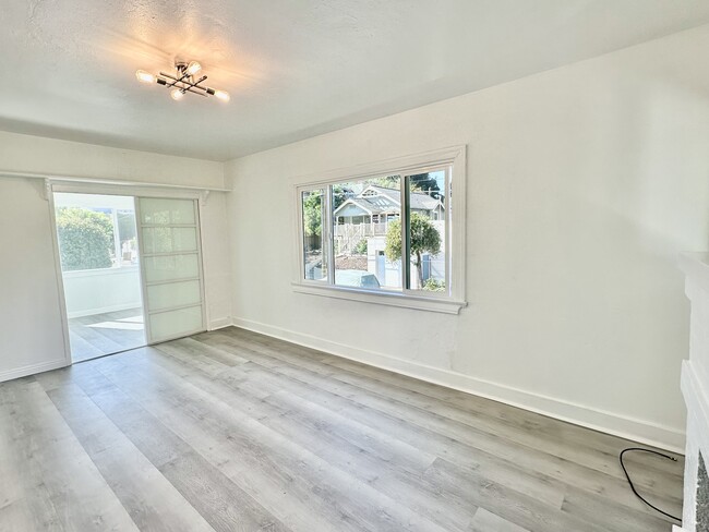 Living room - 2643 Highland Ave