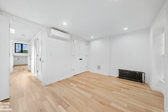 Building Photo - Renovated Sun-filled Duplex in BedStuy