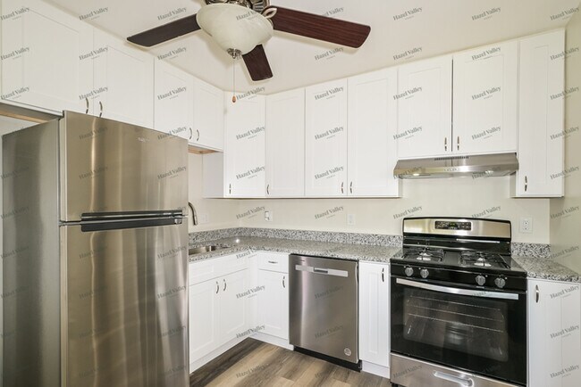 Building Photo - 2370 Mockingbird Ln