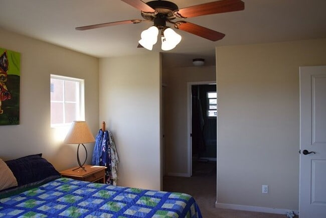 Building Photo - 3 bedroom 2 bath near golf course