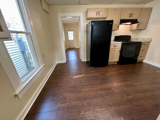 Building Photo - 1813 E Elm St