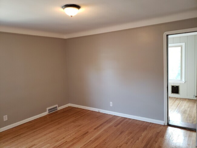 Building Photo - 18483 Greenlawn St