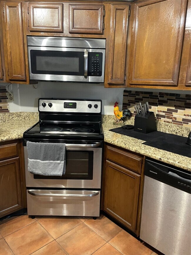 Building Photo - 10555 Turtlewood Ct