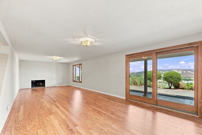 Building Photo - Million Dollar Views! Available Now!