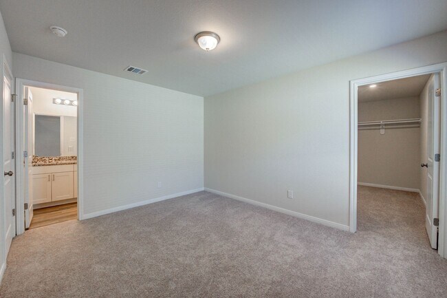 Building Photo - 4 bedroom home in Conroe!