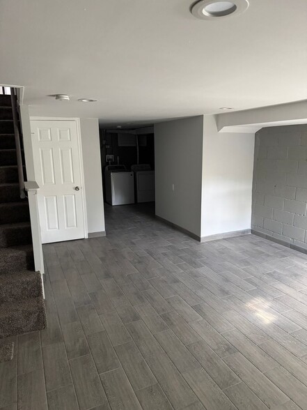 Building Photo - 2231 Graythorn Rd