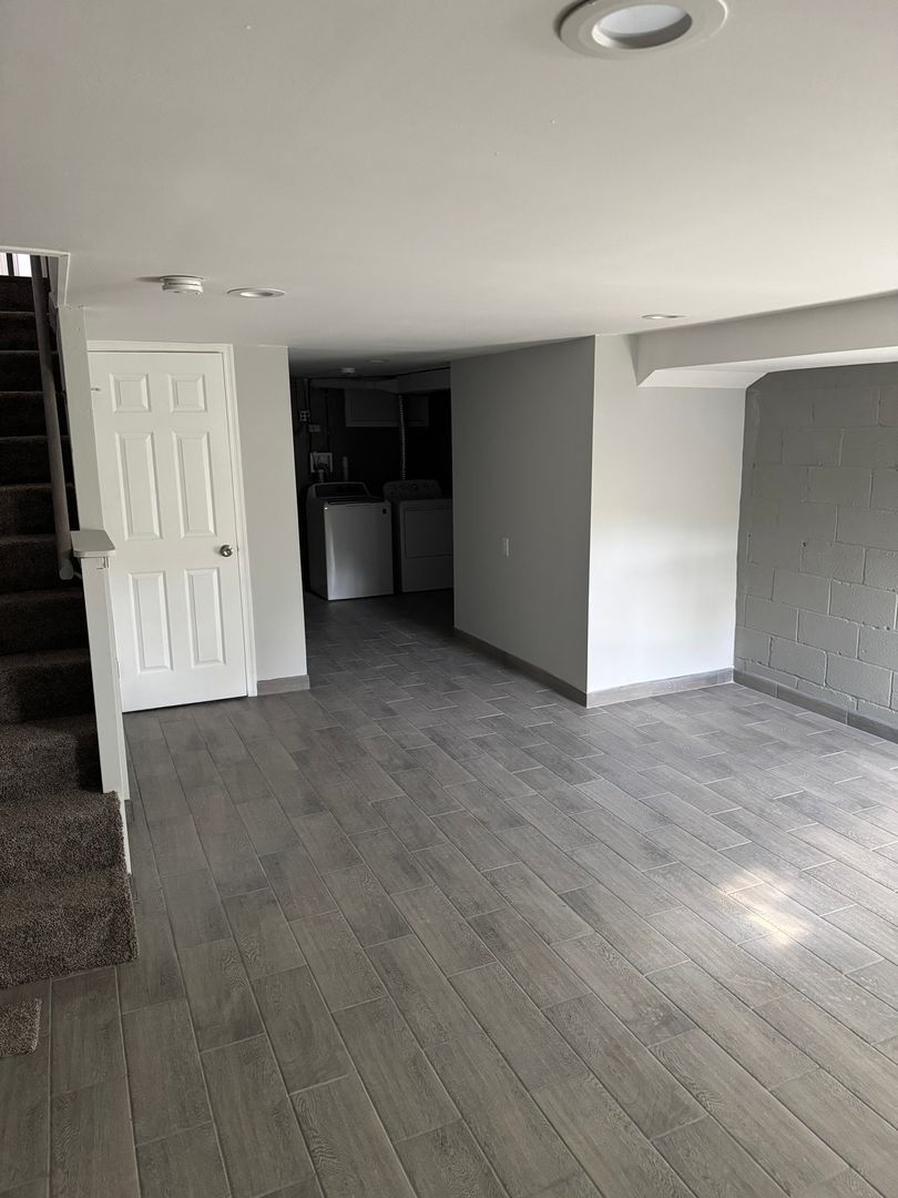 Building Photo - 2231 Graythorn Rd