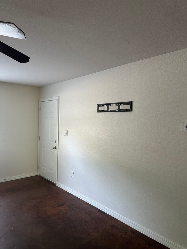 Building Photo - 1424 Sullenberger Ave
