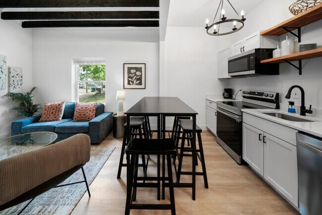 Building Photo - 704 Wayne St