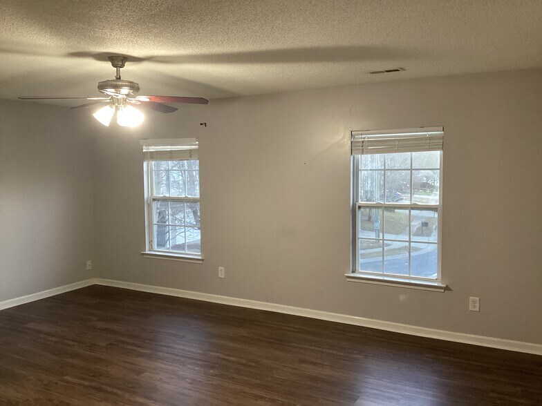 Building Photo - 7800 Rabbits Foot Ln