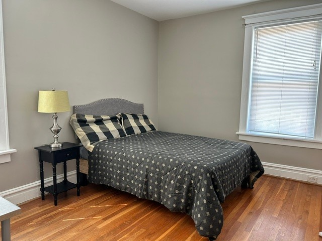 Large Bedroom - 6123 Waterman Blvd