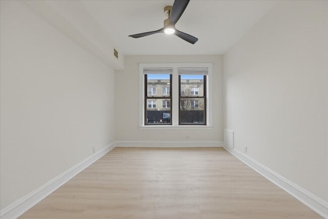 Building Photo - 4004 N Bell Ave