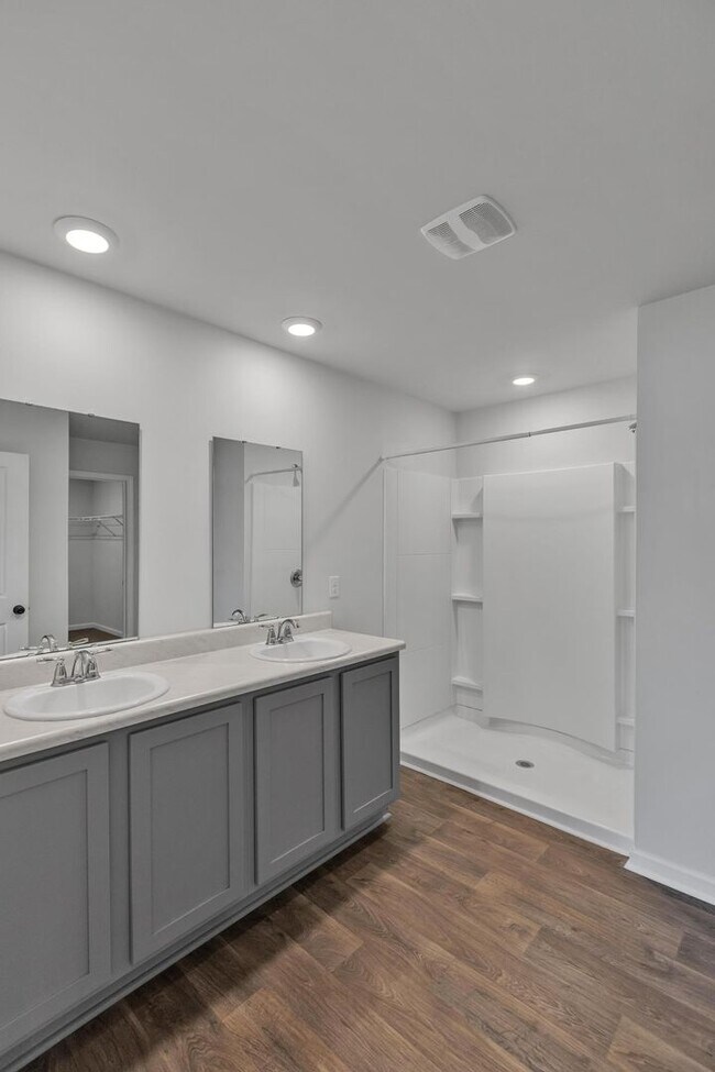 Building Photo - Move in Special- move-One Month Waived Rent with a lease signed by 12/31!!!