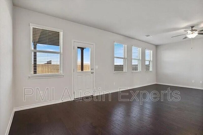 Building Photo - 405 Coba St