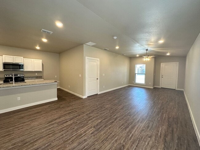 Building Photo - Stylish and Modern 3-Bedroom Duplex for Re...