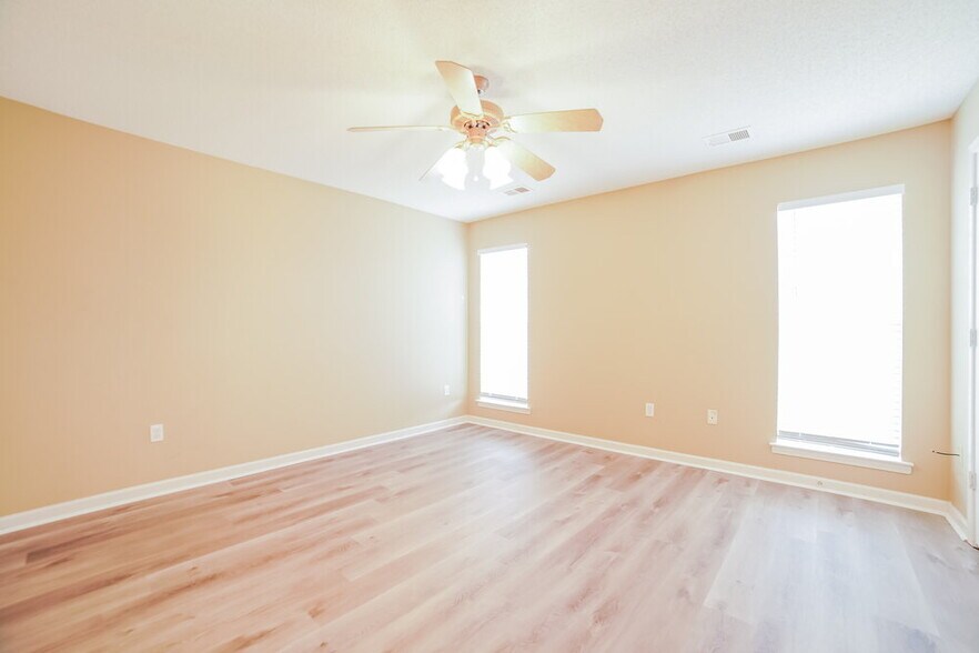 Building Photo - 6932 Wrenwood Dr