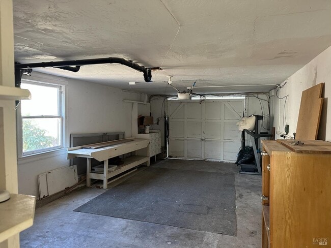 Building Photo - 258 W J St