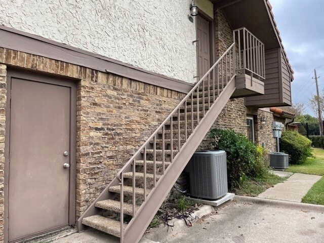 Building Photo - 336 Melrose Dr