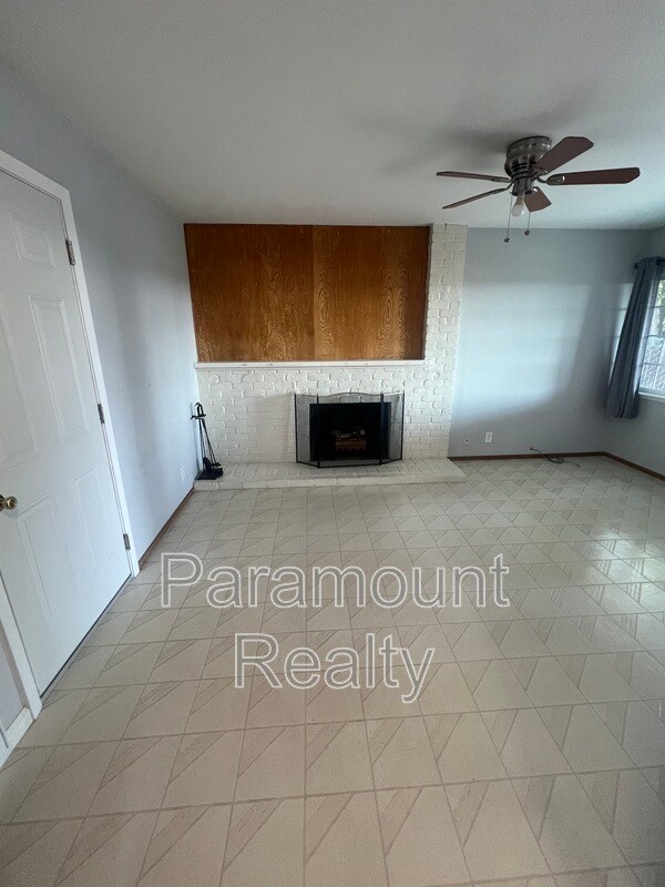 Building Photo - 30407 Treeview St