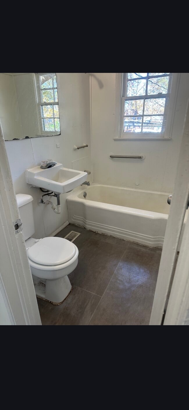 Building Photo - 2001 W 28th Ave