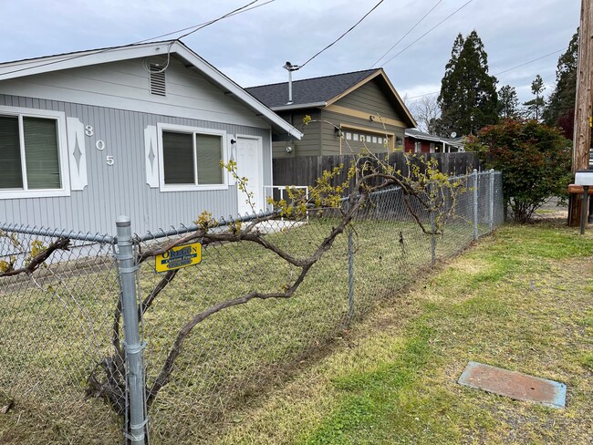 Primary Photo - Adorable 2 Bedroom Home