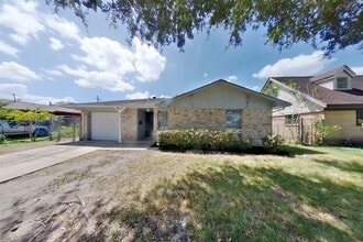 Building Photo - 4427 Oakside Dr