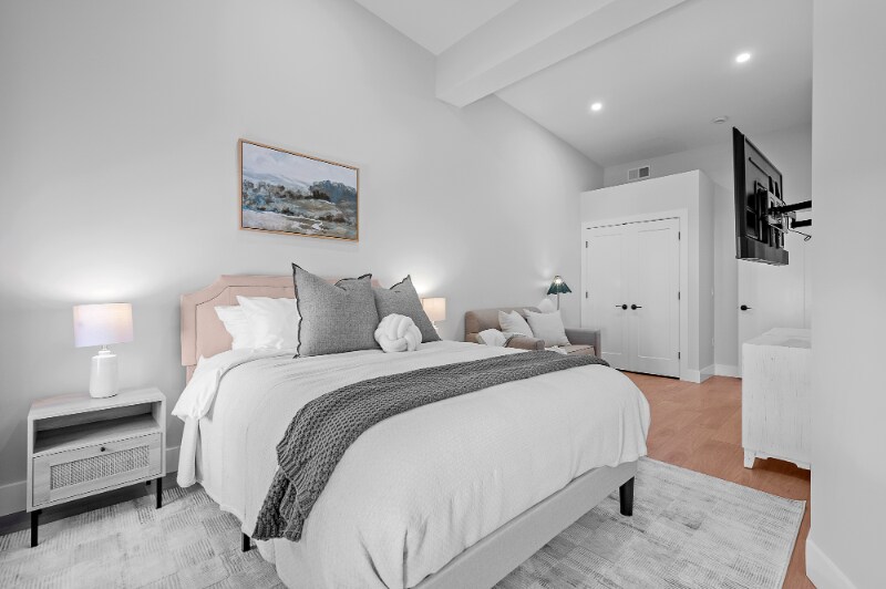 Building Photo - 416 Main St