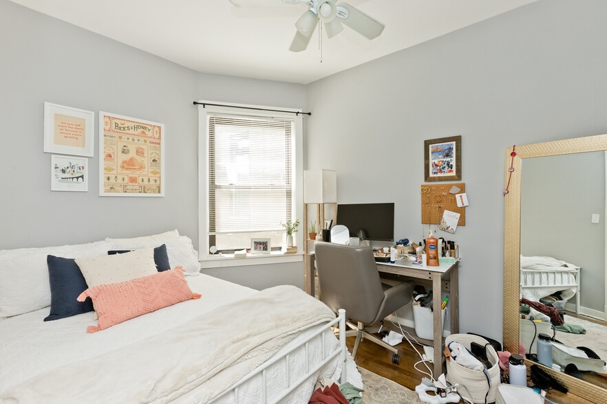 Building Photo - 3253 N Kenmore Ave