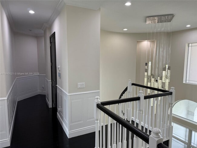Building Photo - 14814 Wildwood Cir