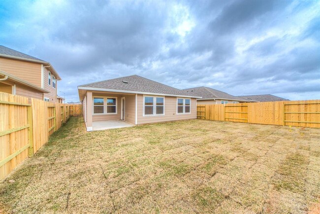 Building Photo - 7035 Toluca Dr
